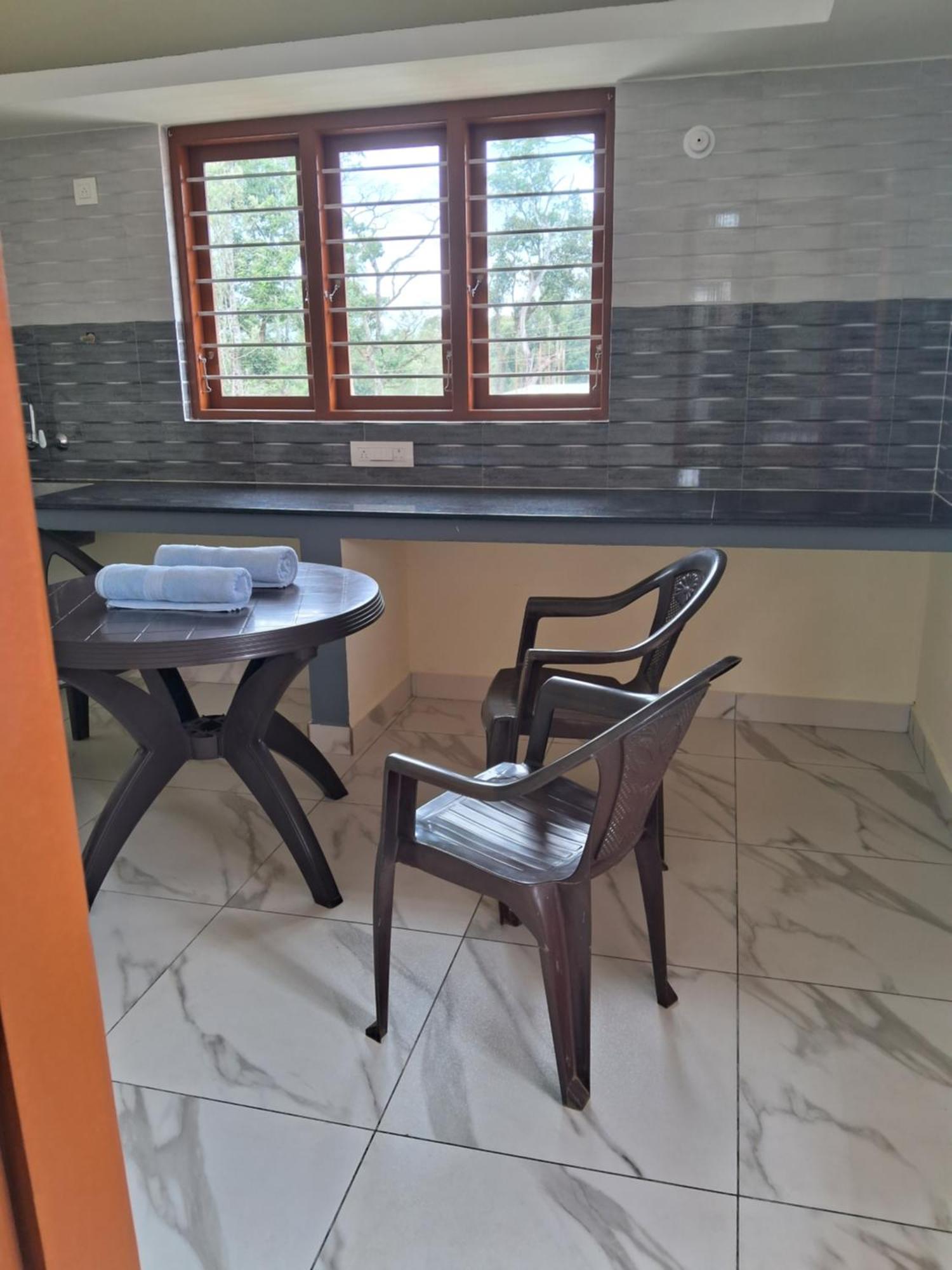 Coorg Teakwood Treasure Homestay 마디케리 외부 사진